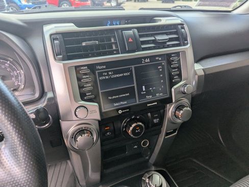 Used 2022 Toyota 4Runner SR5 AWD/4WD image 17