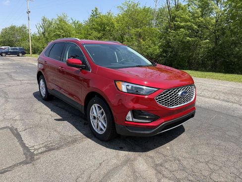 Used 2023 Ford Edge SEL w/ Convenience Package AWD/4WD image 2