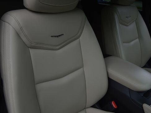 Used 2018 Cadillac XT5 FWD image 38