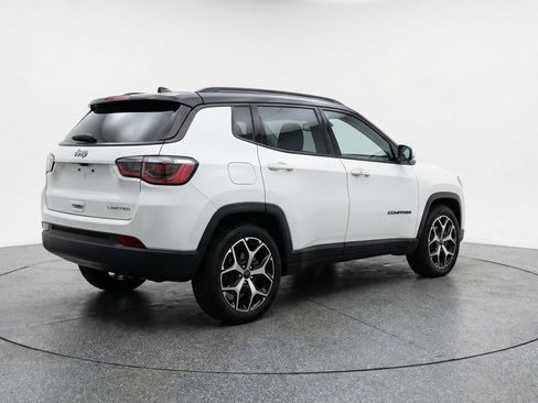 Used 2025 Jeep Compass Limited image 9