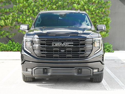 Used 2022 GMC Sierra 1500 Elevation w/ Elevation Premium Package image 2