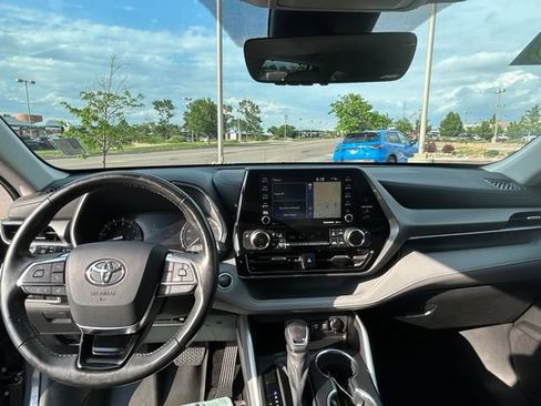 Used 2020 Toyota Highlander XLE AWD/4WD image 15