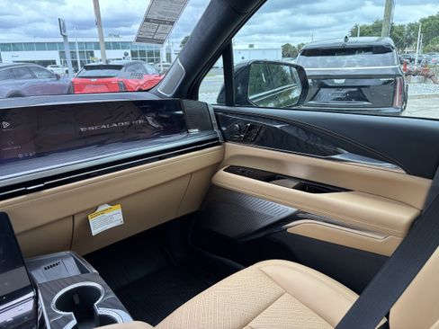 New 2026 Cadillac Escalade IQL Sport 2 AWD/4WD image 15