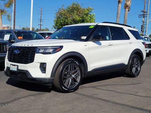 Used 2025 Ford Explorer ST-Line w/ Premium Package image 29