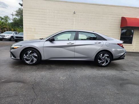Used 2025 Hyundai Elantra Sport FWD image 2