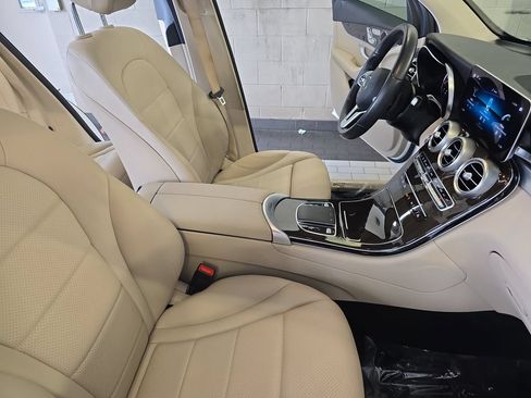 Used 2021 Mercedes-Benz GLC 300 4MATIC image 11