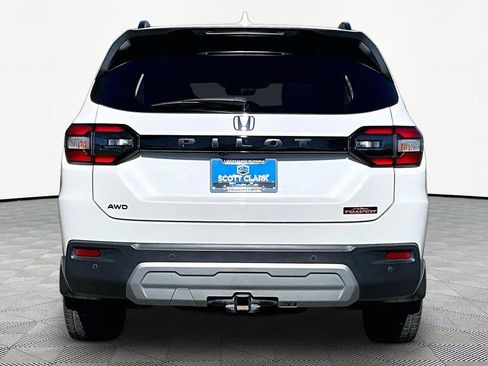 Certified 2025 Honda Pilot TrailSport image 6