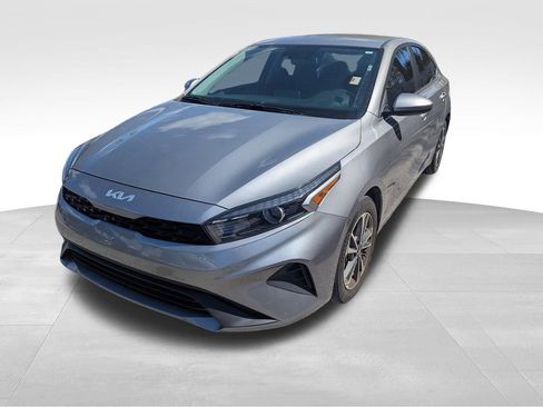 Used 2023 Kia Forte LXS image 3