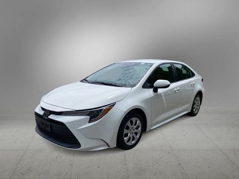 Used 2023 Toyota Corolla LE FWD image 5