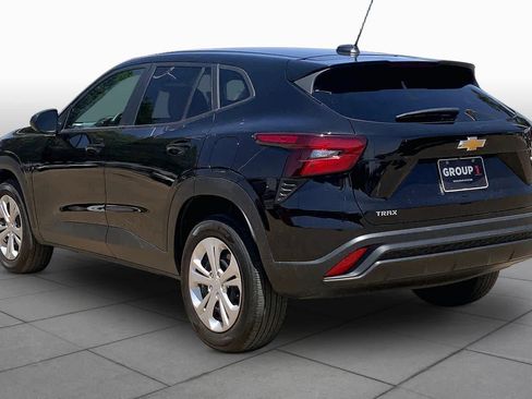 Used 2025 Chevrolet Trax LS FWD image 12