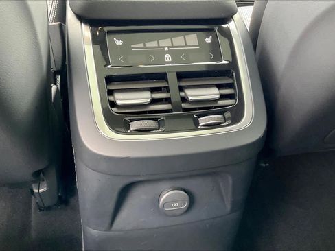 Used 2023 Volvo XC90 T8 Ultimate w/ Lounge Package image 38