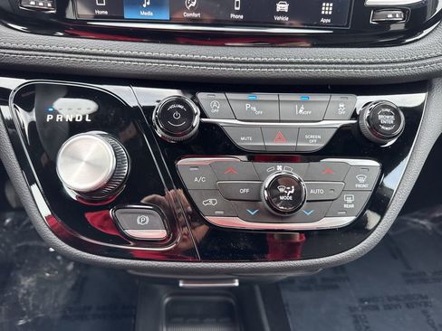 New 2026 Chrysler Pacifica Select image 17