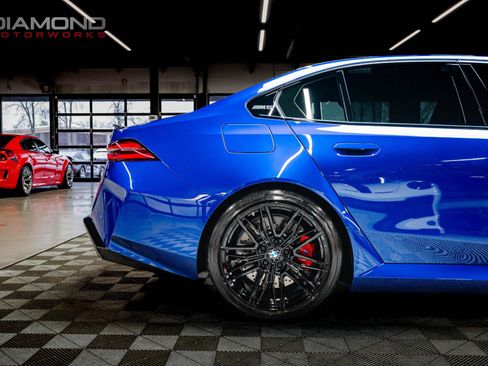 Used 2025 BMW M5 w/ Carbon Package image 28