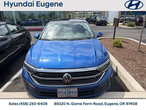 Used 2024 Volkswagen Jetta SEL FWD image 2