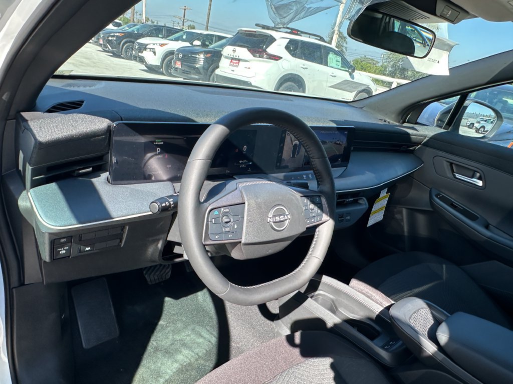 New 2026 Nissan Leaf FWD image 18