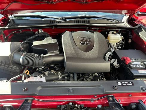 Used 2019 Toyota Tacoma TRD Off-Road AWD/4WD image 25