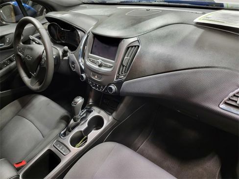 Used 2019 Chevrolet Cruze LT w/ Convenience Package image 16