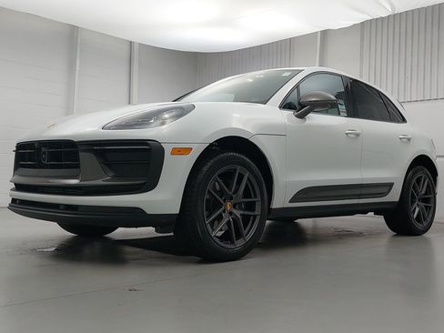 Used 2026 Porsche Macan AWD/4WD image 1