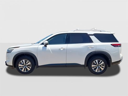 New 2025 Nissan Pathfinder SL image 8