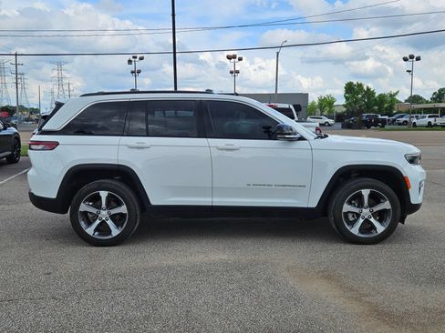 Used 2024 Jeep Grand Cherokee Limited w/ Trailer Tow Package AWD/4WD image 7