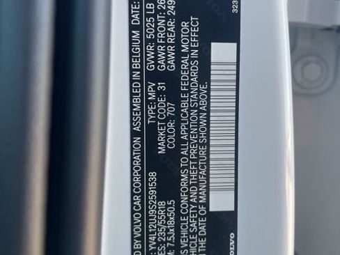 Used 2025 Volvo XC40 B5 Core image 9