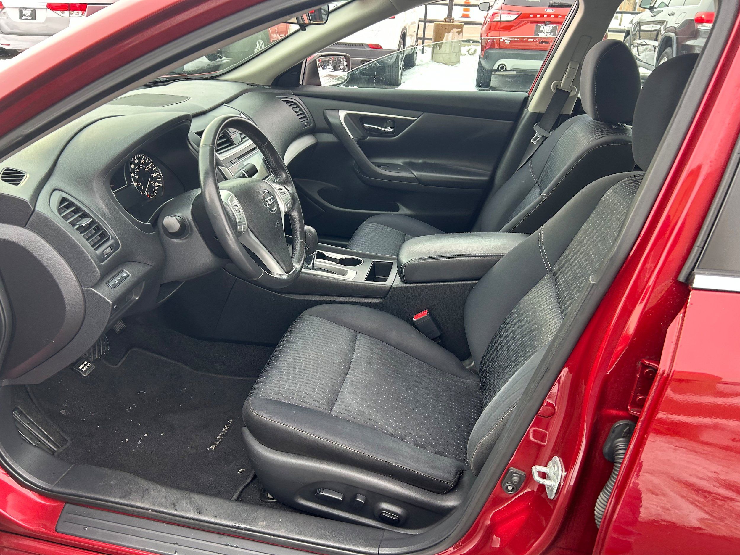 Used 2016 Nissan Altima 2.5 SV FWD image 6