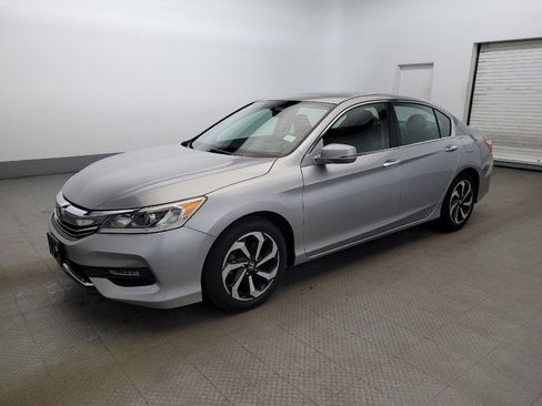 Used 2017 Honda Accord EX image 2