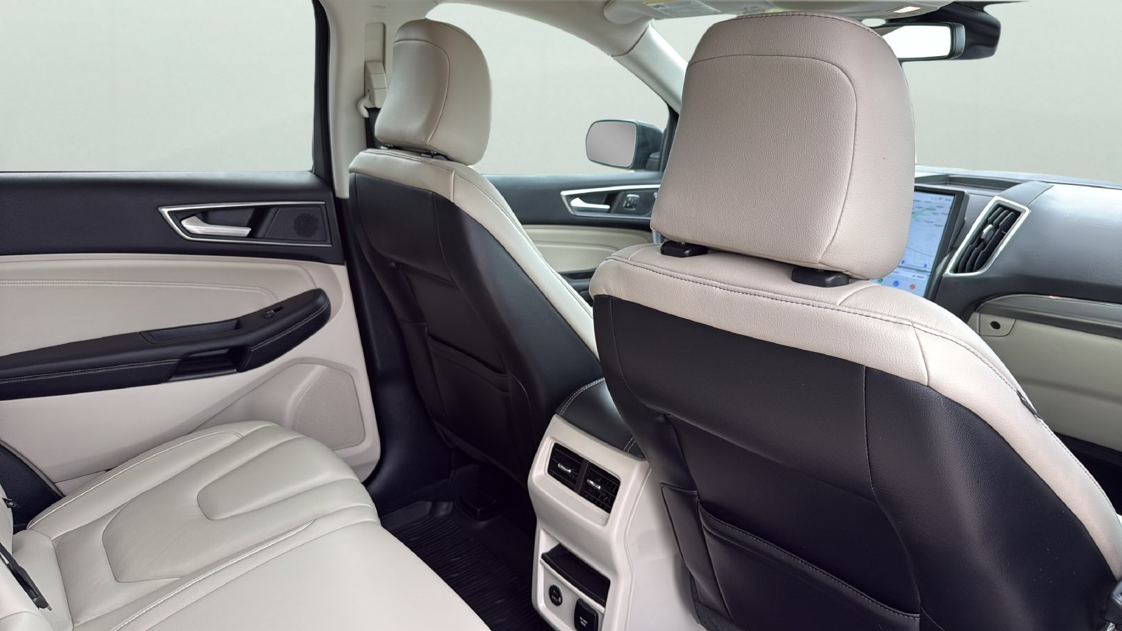 Used 2022 Ford Edge Titanium AWD/4WD image 28