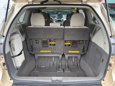 Used 2011 Toyota Sienna LE FWD image 29