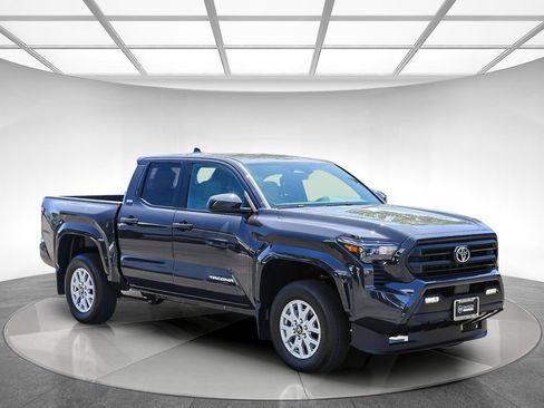 Used 2026 Toyota Tacoma SR5 AWD/4WD image 5