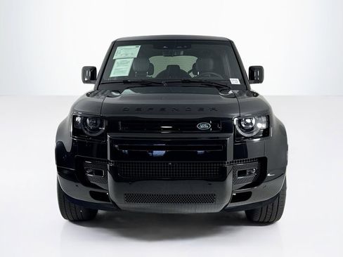Used 2025 Land Rover Defender 110 V8 AWD/4WD image 8