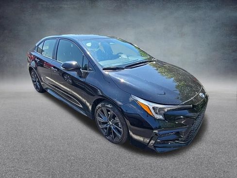 Used 2025 Toyota Corolla SE FWD image 2