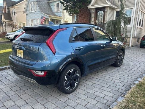 Certified 2023 Kia Niro Wave w/ Wave Preserve Package FWD image 5