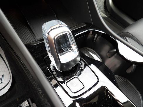 New 2025 Volvo XC40 B5 Ultra w/ Climate Package image 23