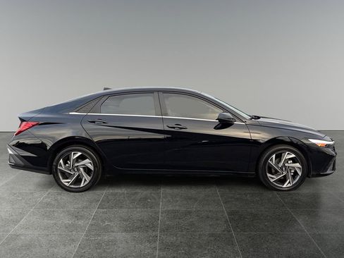 Used 2024 Hyundai Elantra Limited image 8