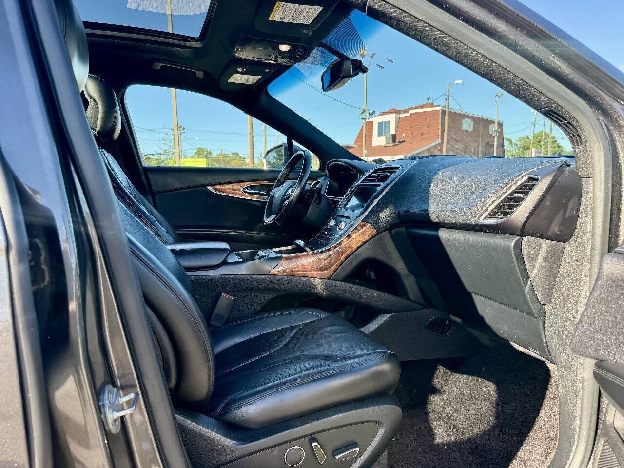 Used 2017 Lincoln MKX Reserve FWD image 10