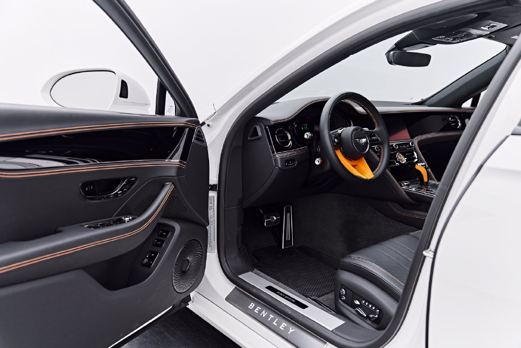 Used 2025 Bentley Flying Spur Plug-In Hybrid AWD/4WD image 30