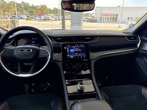 Used 2024 Jeep Grand Cherokee Altitude image 26