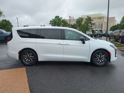 New 2027 Chrysler Pacifica Limited