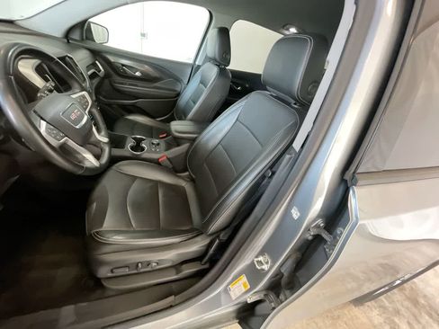 Used 2024 GMC Terrain SLT image 11