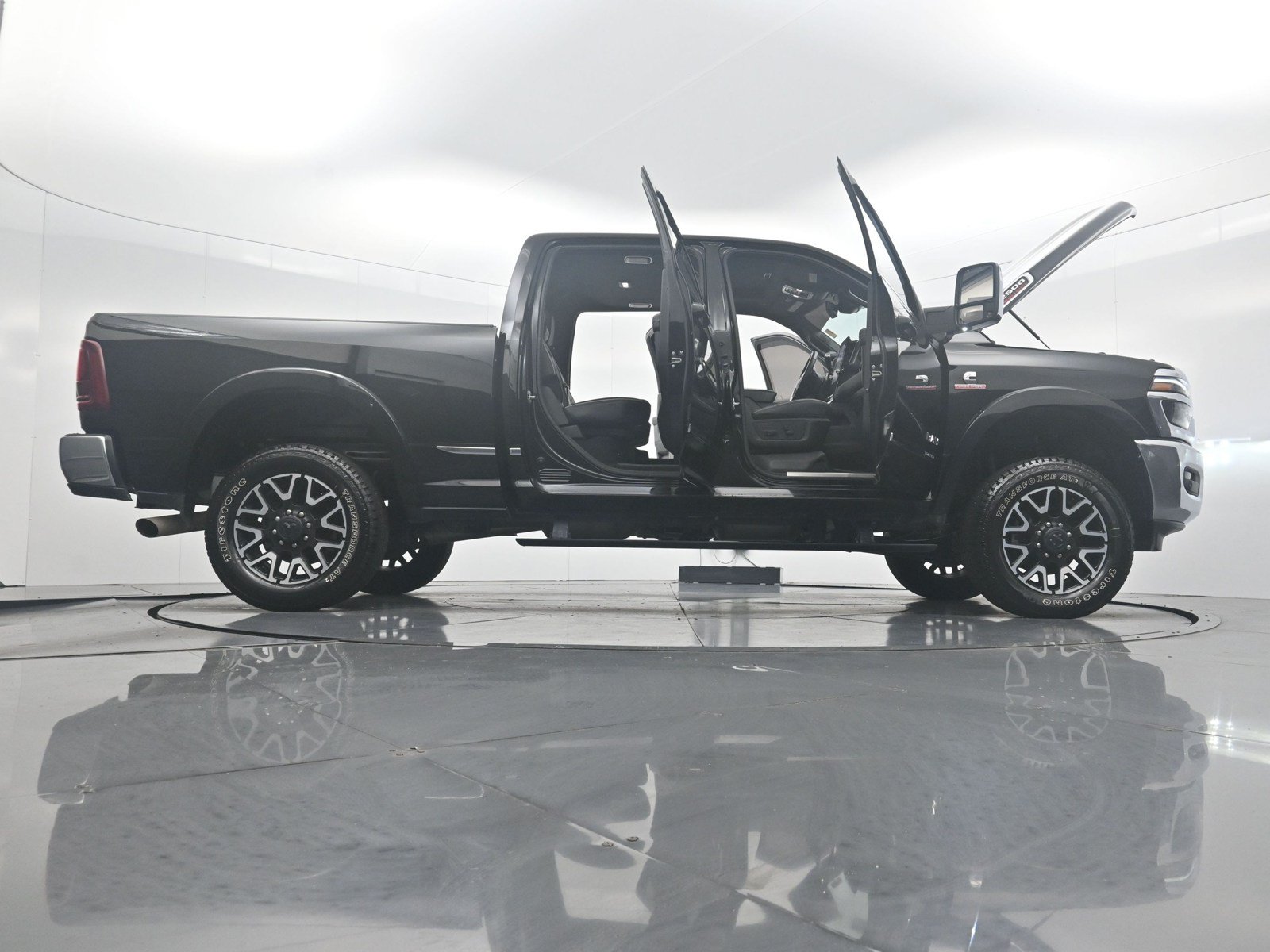 Used 2025 RAM 2500 Limited AWD/4WD image 36