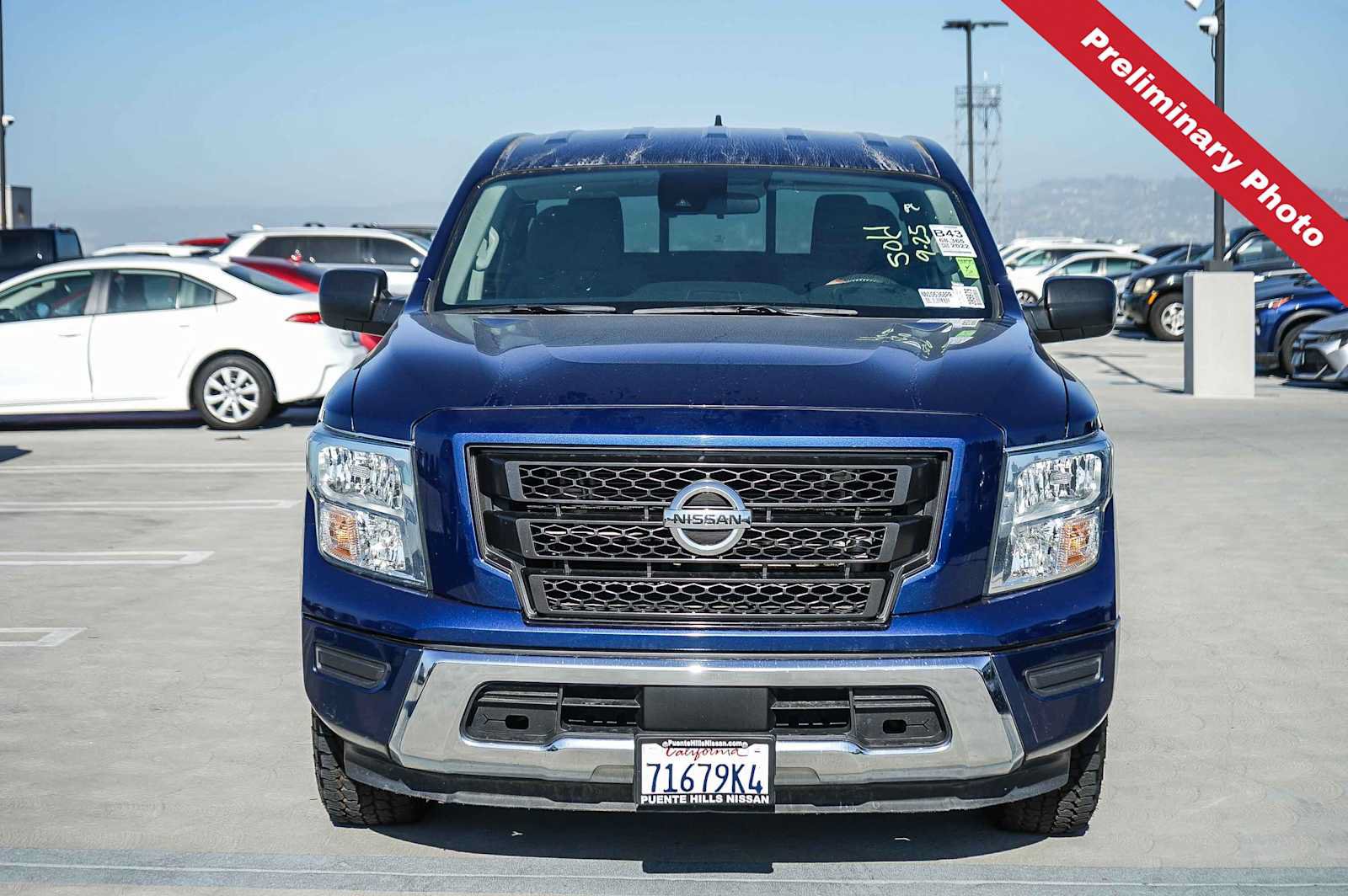 Used 2022 Nissan Titan SV RWD image 2