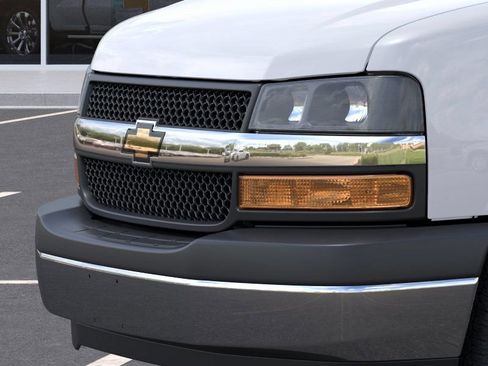New 2025 Chevrolet Express 3500 w/ Driver Convenience Package RWD image 30