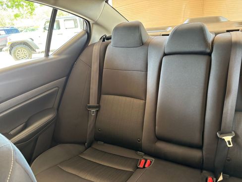 Used 2025 Nissan Altima 2.5 SV FWD image 38