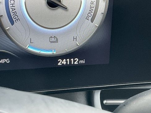 Used 2023 Hyundai Elantra Limited image 5