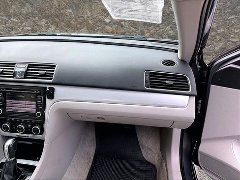 Used 2012 Volkswagen Passat 2.5 SE image 12