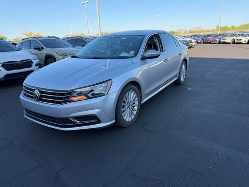 Used 2016 Volkswagen Passat 1.8T SE FWD image 3