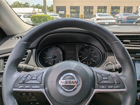 Used 2017 Nissan Rogue SL w/ SL Premium Package FWD image 26