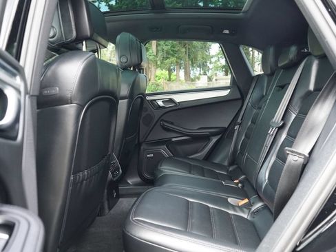 Used 2024 Porsche Macan AWD/4WD image 11