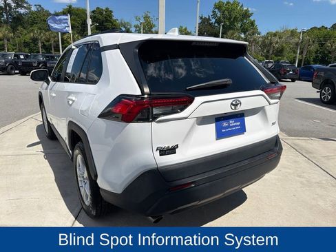 Used 2021 Toyota RAV4 XLE w/ Convenience Package FWD image 6